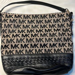 Michael Kors LG Bucket Handbag